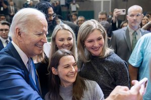 J. Bidenas svarbiausiu kadencijos vidurio rinkimų klausimu kelia kovą dėl abortų