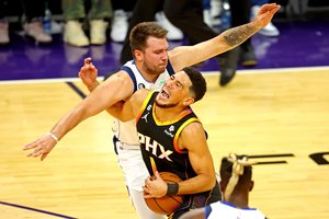 Įspūdingai išsikapstę „Suns“ įveikė L. Dončičiaus vedamą „Mavericks“