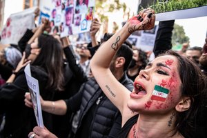 Irane moksleivė mirtinai sumušta už tai, kad atsisakė giedoti režimą palaikantį himną