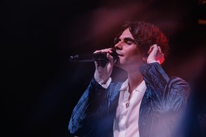 Sparčiai populiarėjantis atlikėjas Rokas Yan sostinėje surengė pirmąjį solinį koncertą