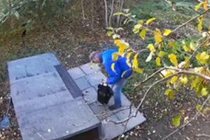 Jurbarkiečiai paspendė spąstus ir užfiksavo siaubingą vyro poelgį su benamėmis katėmis