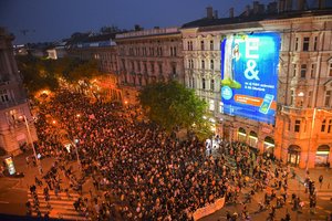 Tūkstančiai prisijungė prie Vengrijos mokytojų protestų dėl atlyginimų