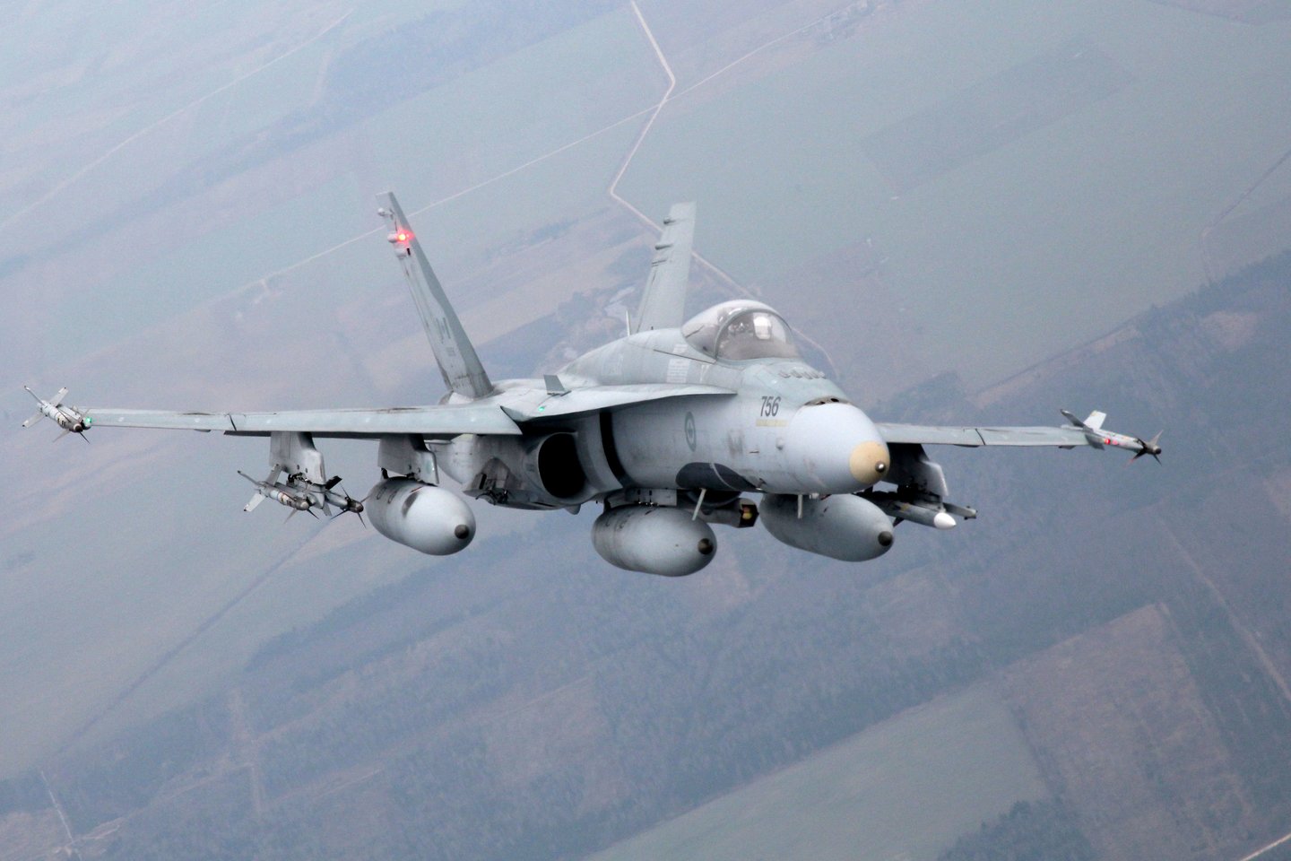NATO oro policija, naikintuvas F-18.<br>R.Vitkaus asociatyvi nuotr.