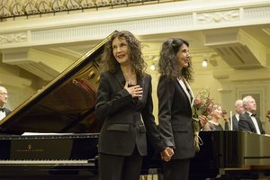 Stulbinantis seserų Labèque koncertas su orkestru festivalio „Gaida 2022“ publiką nuskraidino į euforiją