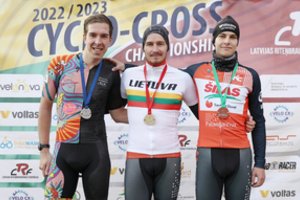 2022 m. Lietuvos dviračių kroso čempionai – Inga Paplauskė ir Venantas Lašinis