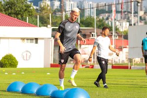 Mįslingas turkų klubo sprendimas: vienas Lietuvos futbolo rinktinės lyderių A. Novikovas išmestas iš komandos