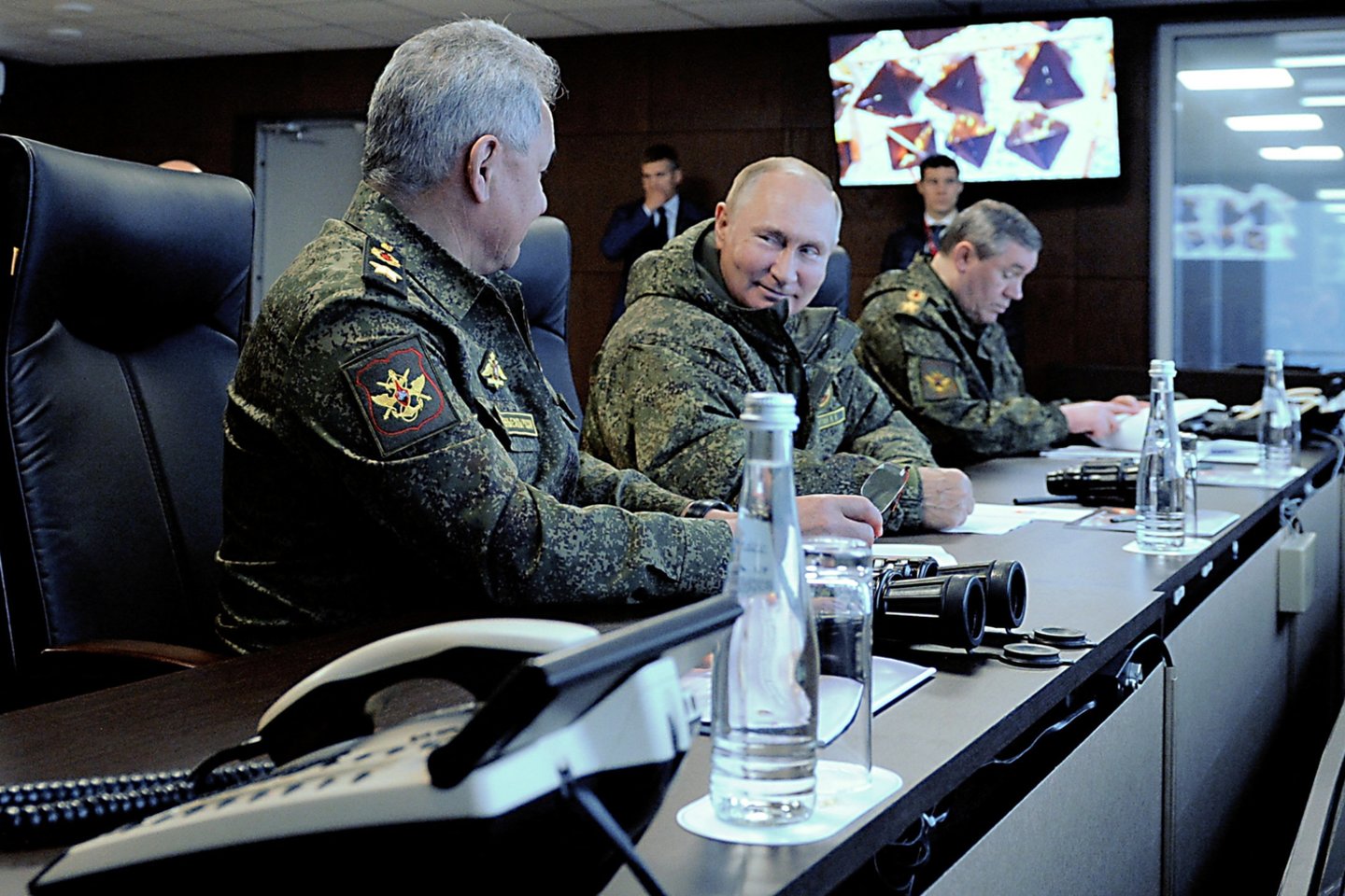 S. Šoigu, V. Putinas ir V. Gerasimovas.<br>Reuters/Scanpix nuotr.