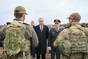 Belgų karalius kariams Pabradėje: Vakarų parama Ukrainai nesibaigs su paskutiniu šūviu