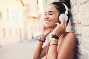 Kaip internetas pakeitė muzikos industriją: nuo nelegalaus mp3 iki NFT hito