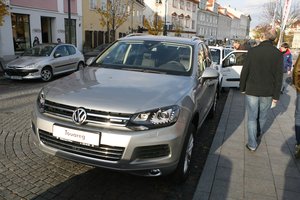 Mažėja lietuvių, žadančių persėsti į elektromobilius: įtaką padarė ir energetikos krizė, ir prastėjanti ekonominė situacija