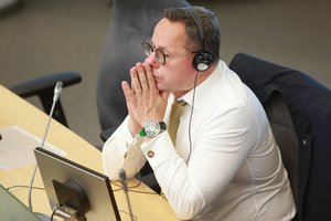 G. Landsbergiui į atlapus kibęs Ž. Pavilionis jau atvėso? Gali grįžti į svarbų postą, bet gresia audros