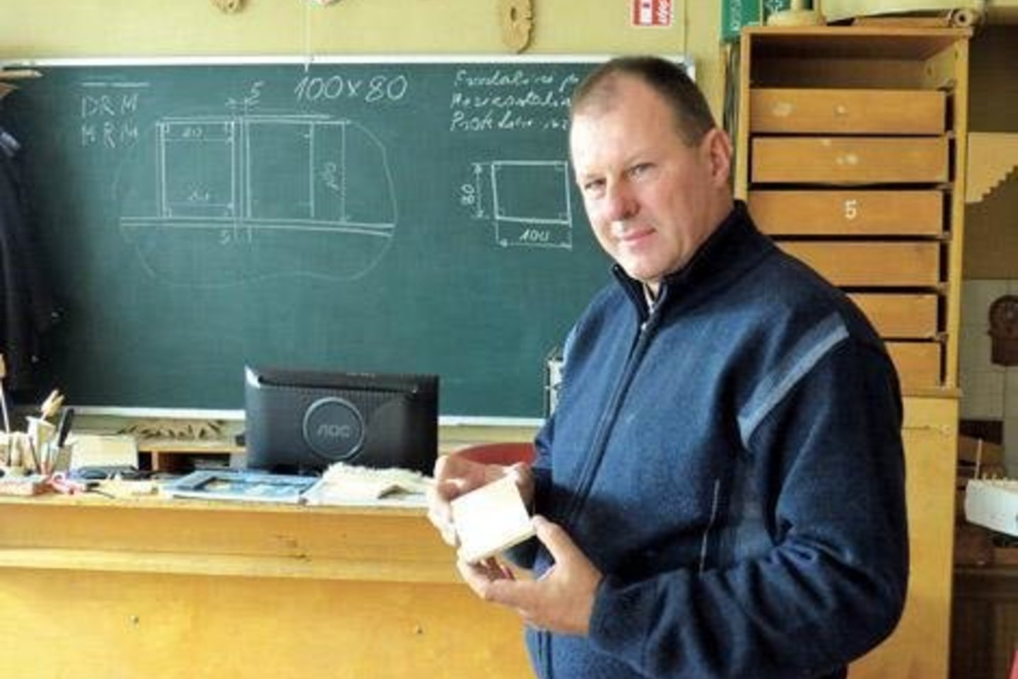 Į mokytojo kėdę Mindaugas Karčiauskas sugrįžo po 17 metų pertraukos.<br>A.Grygelaičio/Santaka nuotr.