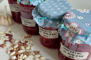 Burokėlių mišrainė su pupelėmis ir česnakais: kai norėsis išbandyti ką nors naujo ir įdomaus