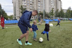 Futbolo treniruotėse – ne tik vaikai, bet ir tėveliai