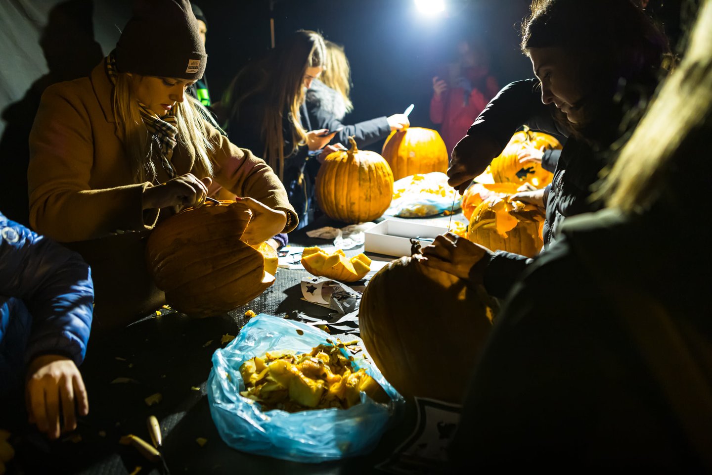 Moliūgų šventėje vyks ir dirbtuvės, kuriose visi norintys galės skaptuoti ir puošti savo moliūgus.