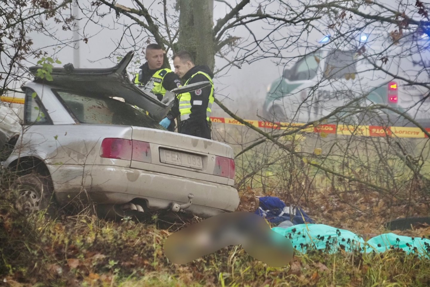  Baisi avarija Šalčininkų rajone: žuvo 3 jauni žmonės, dar trys – sužaloti.<br> V.Ščiavinsko nuotr.