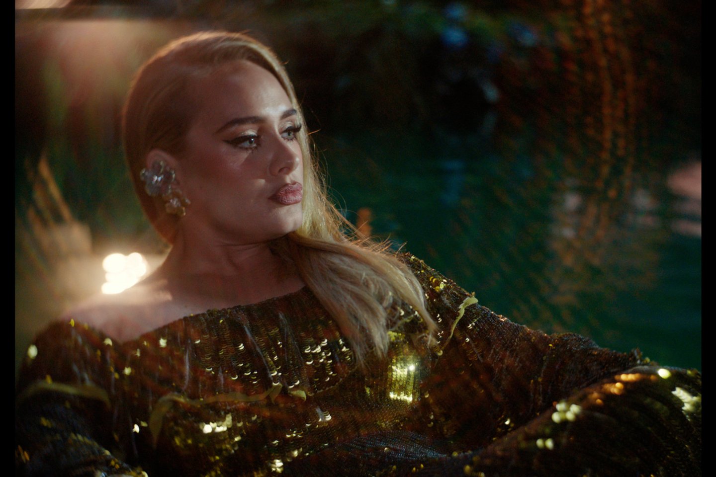  Adele pristato vaizdo klipą.