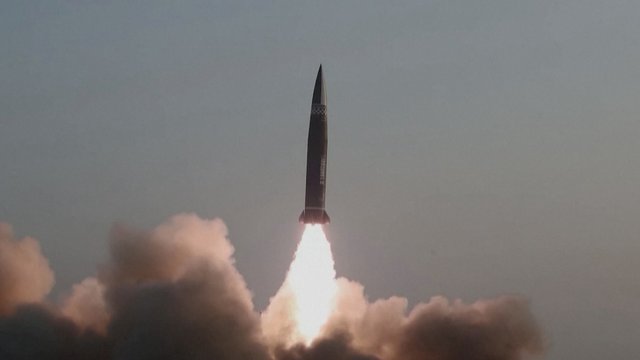 Šiaurės Korėjos veiksmai sėja nerimą: Pchenjanas paleido dar dvi balistines raketas