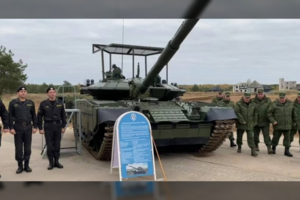 Baltarusija pristatė savo naują tanką – vienas jo elementas jau kelia šypseną