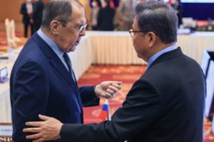 Kinija pareiškė norinti glaudesnių santykių su Rusija