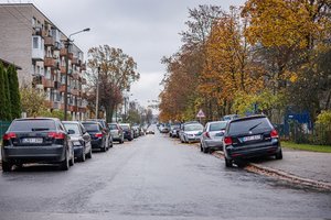 Skundžiasi dėl chaoso: vairuotojai vos prasilenkia susiaurėjusioje gatvėje, driekiasi spūstys