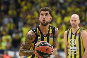 Čempionus pranokusi „Fenerbahce“ Eurolygoje neturi sau lygių