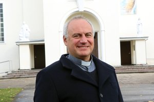 Klebonas E. Vitulskis – apie kapų tvarkymą ir laidojimo tradicijas Kaune