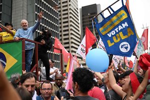 Esamo ir buvusio prezidentų akistata: Brazilijoje prasidėjo antrasis rinkimų turas