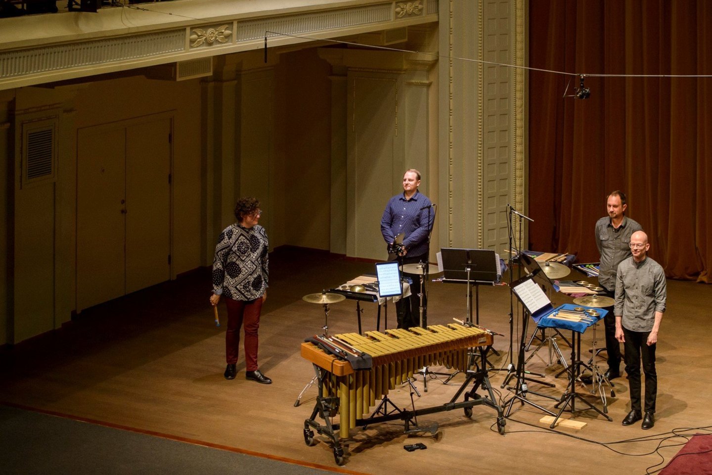 Spalio 28 d. Lietuvos nacionalinėje filharmonijoje pasirodė Bostono perkusijos grupė (BPeG), kuriai negailima liaupsių už savitas interpretacijas.<br>Rengėjų nuotr. 