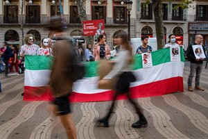 Irano žurnalistai kritikuoja kolegų areštus, šalyje tęsiantis protestams