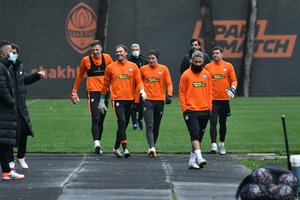 Ukrainos futbolo realybė: čempionato rungtynės Lvove sustabdytos dėl oro pavojaus sirenos