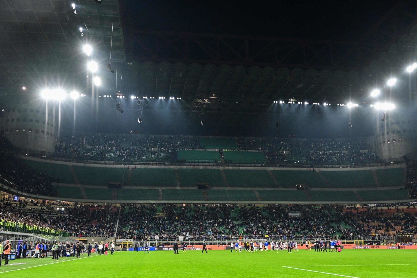 Milano „Inter“ sirgaliai paliko savo tribūną.<br> AFP/Scanpix nuotr.