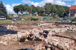 Atsiveria Šv. Jono bažnyčios paslaptys – rasta Mėmelio tvirtovės komendanto antkapio plokštė