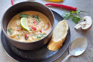 Sriuba su vištiena, krevetėmis ir makaronais: kai norisi ko nors skanaus, bet nesudėtingo