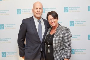 Mikčiojimo ekspertė ramina tėvus: šią problemą turi ir JAV prezidentas, ir Bruce'as Willisas