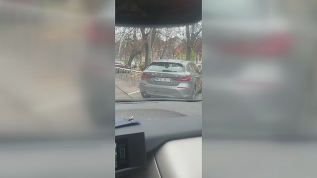 Žinomas prodiuseris pasipiktino eismu Vilniaus senamiestyje: nuskaitė pinigus už parkavimą neleistinoje vietoje