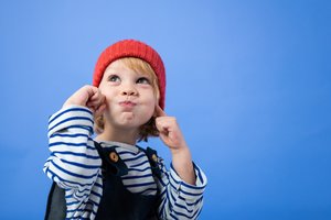 Paaiškino, kodėl vaikams augant nepažįstamų žmonių balsai tampa įdomesni nei tėvų