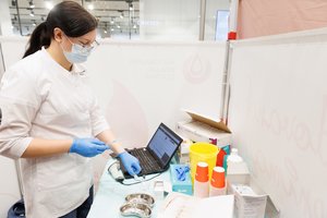 Ketvirtąja COVID-19 doze pasiskiepijo daugiau kaip 14 tūkst. lietuvių – daugiausiai vyresnio amžiaus žmonės