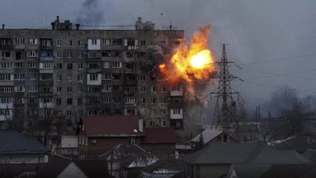 Kraupi naktis Mykolajive: atskriejus 4 rusų raketoms sugriauta dalis daugiabučio, suniokota mokykla
