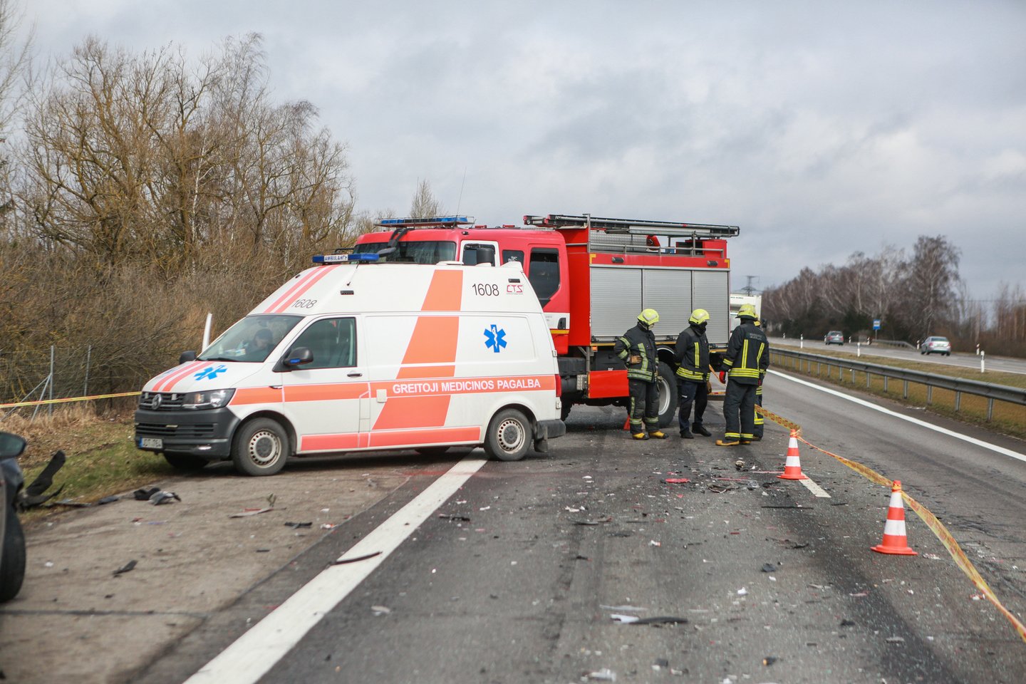Po automobilių susidūrimo Joniškio r. medikų pagalbos prireikė 4 žmonėms.<br>G.Bitvinsko asociatyvi nuotr.