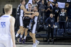 Kosminis krepšinis Kėdainiuose: du pratęsimai ir taiklus šūvis iš vidurio aikštės