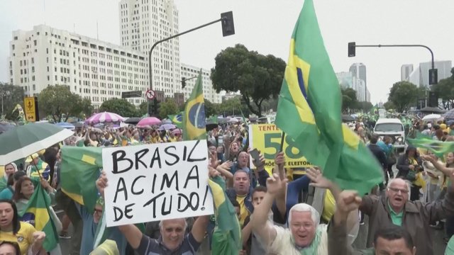J. Bolsonaro ragina savo šalininkus atblokuoti kelius