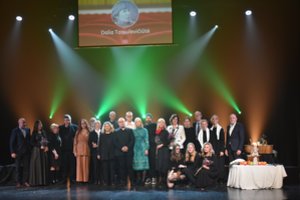 Varėnoje baigėsi XIII Dalios Tamulevičiūtės profesionalių teatrų festivalis: geriausiems įteikti apdovanojimai