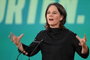 Vokietijos URM vadovė: G7 neleis, kad Rusija šią žiemą ukrainiečius marintų badu