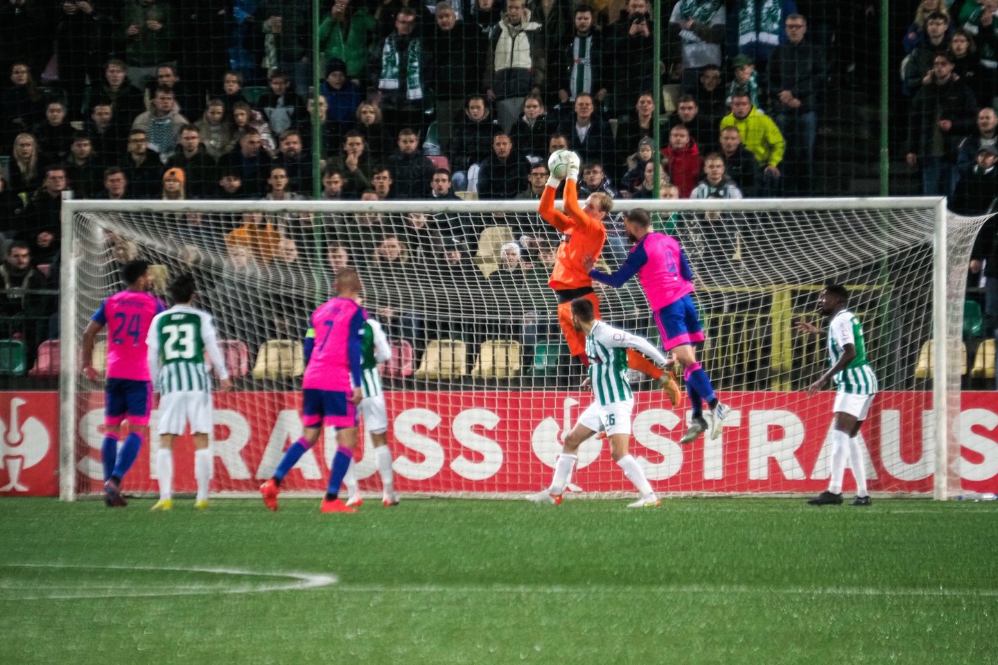 „Žalgiris“ žaidė itin svarbias rungtynes su „Slovan“ ekipa dėl patekimo į kitą UEFA Konferencijų lygos etapą.<br> V.Ščiavinsko nuotr.