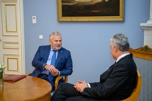 G. Nausėda su buvusiu Lenkijos vadovu aptarė karą Ukrainoje, istorinės atminties svarbą