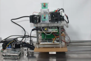 Sukūrė robotą, kuris pasitelkęs dirbtinį intelektą ir lazerį, gali naikinti tarakonus