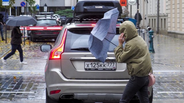 Sinoptikai praneša, kokių orų sulauksime savaitgalį: dangų aptemdys tankūs debesys ir lietus