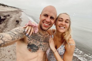 Pavydėtinas laikas kartu: Vidas Bareikis ir Indrė Stonkuvienė leidosi į žygį, kurį vainikavo nuogos maudynės