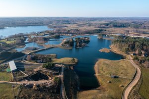 Asvejos regioniniame parke užfiksavo gamtos reiškinį: vienos iš atsiradusių duobių gylis 8, o plotis – 45 metrai
